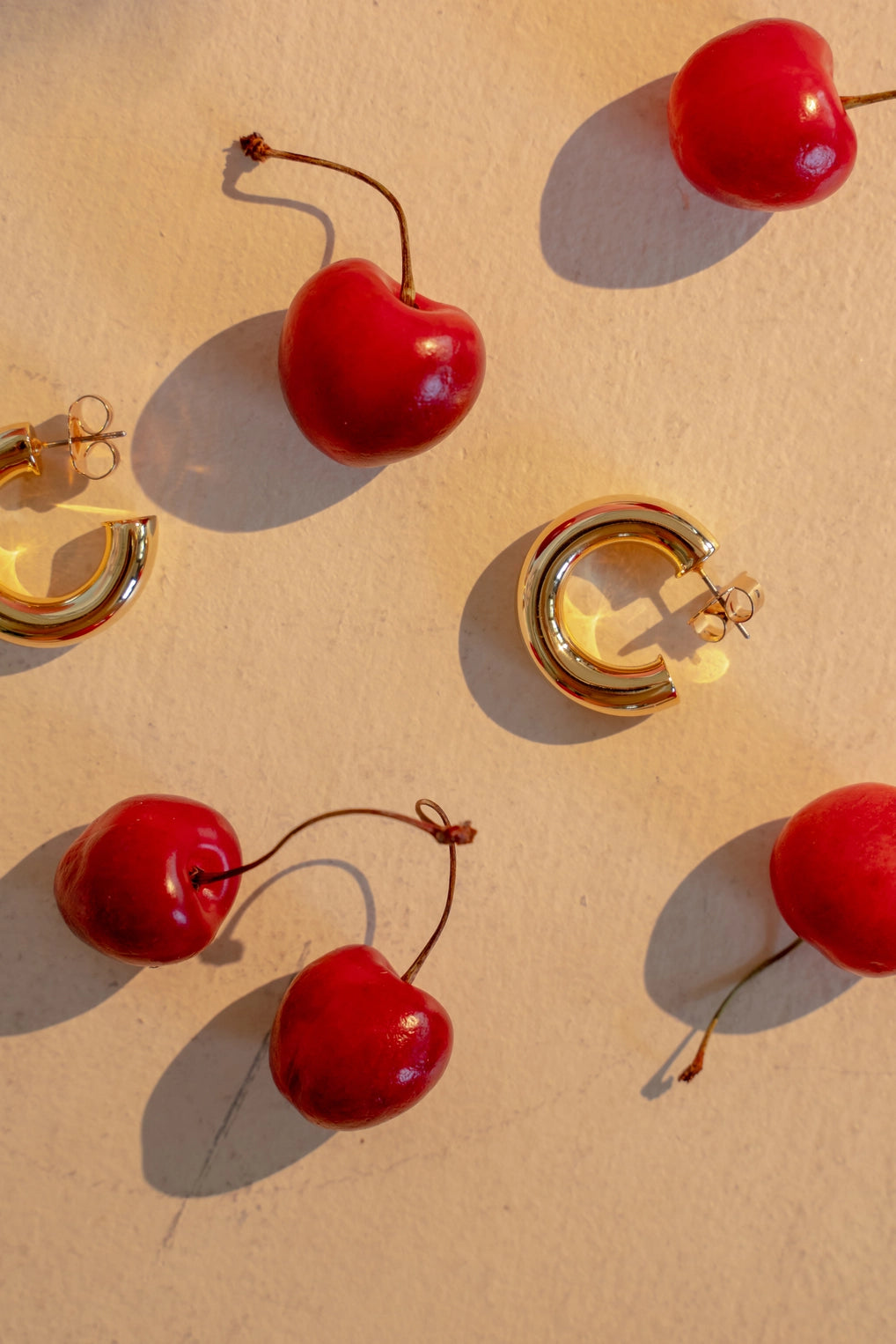 PREORDER Sis Kiss 1" Harlowe Hoop Earring | Modern Hoops in Gold