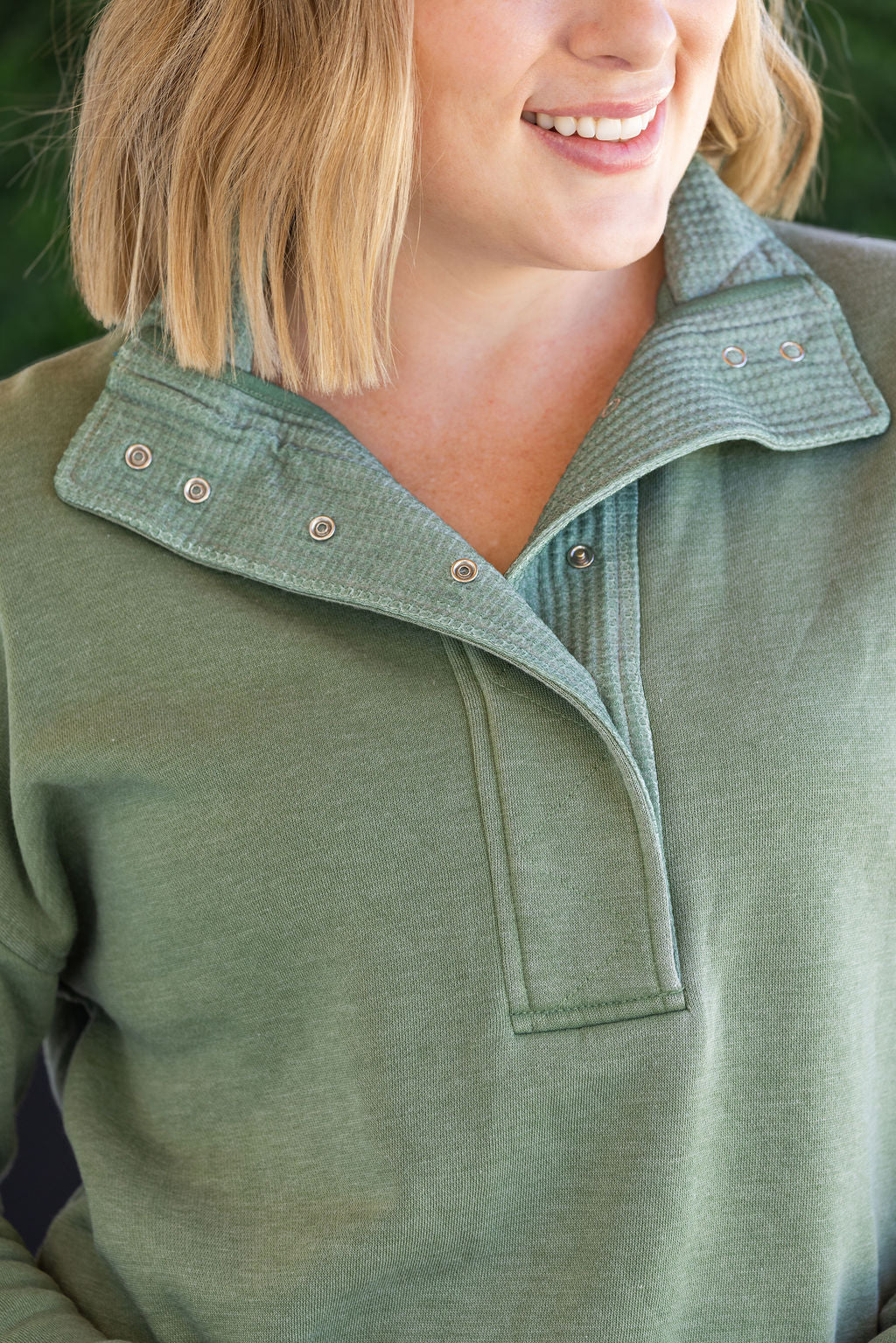 Michelle Mae Jesse Vintage Wash Snap Pullover - Olive