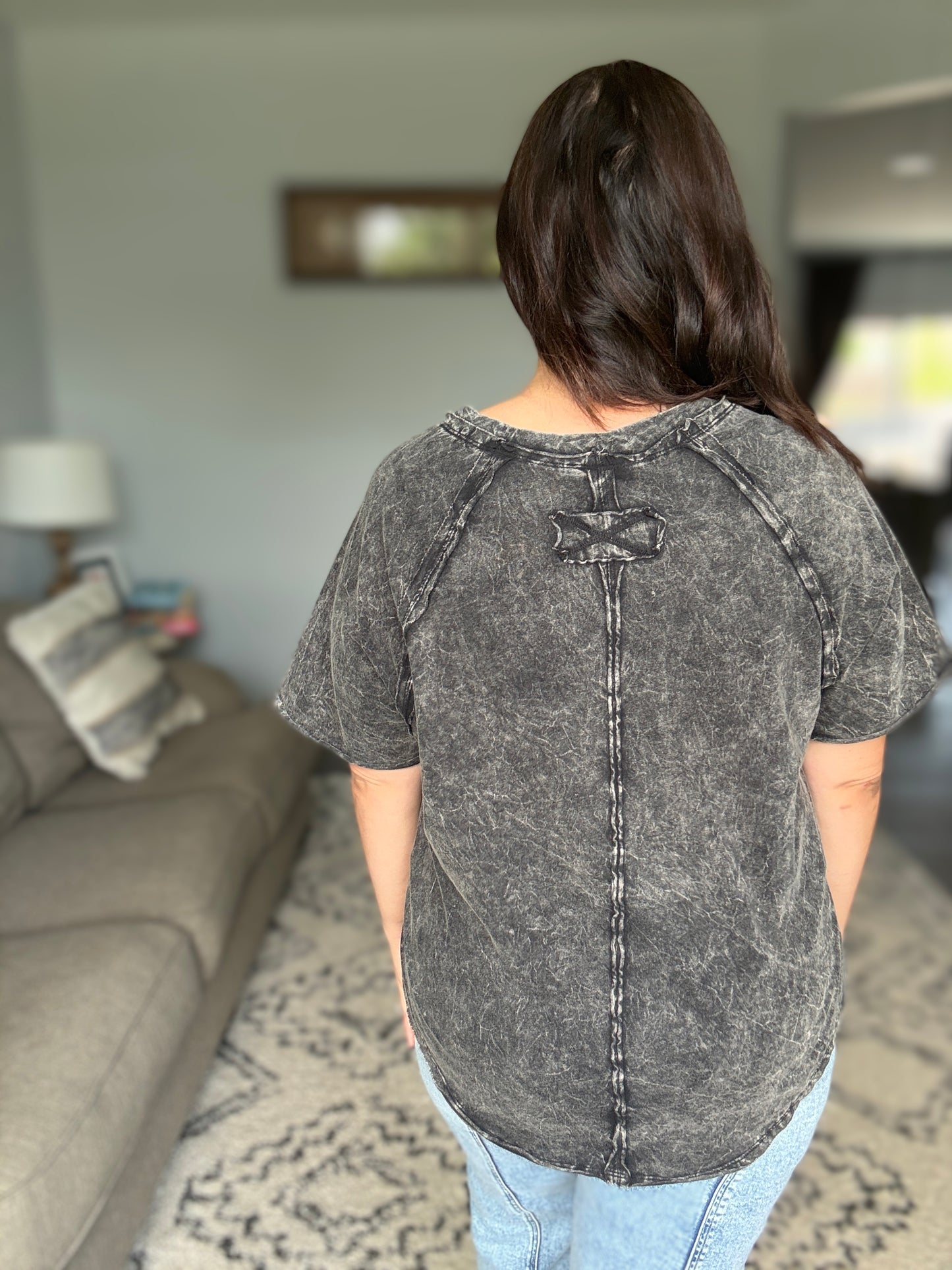 I've Got Your Back Crinkle Washed Raglan Sleeve Tee in Vintage Black