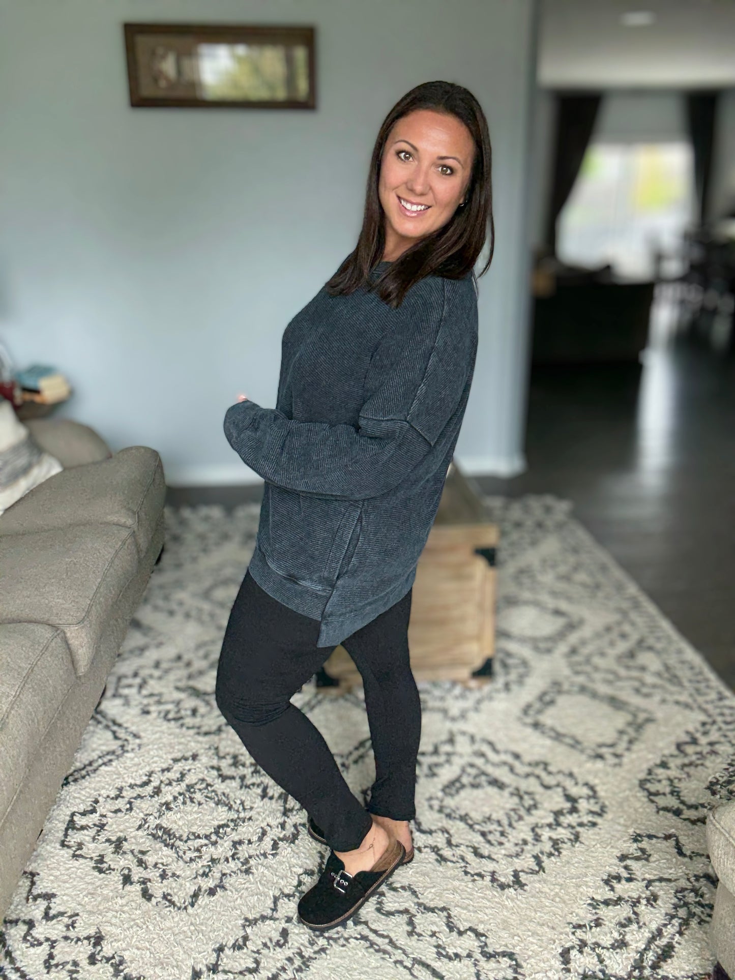 Zenana Acid Washed Double Ribbed Hi-low Sweatshirt in Black