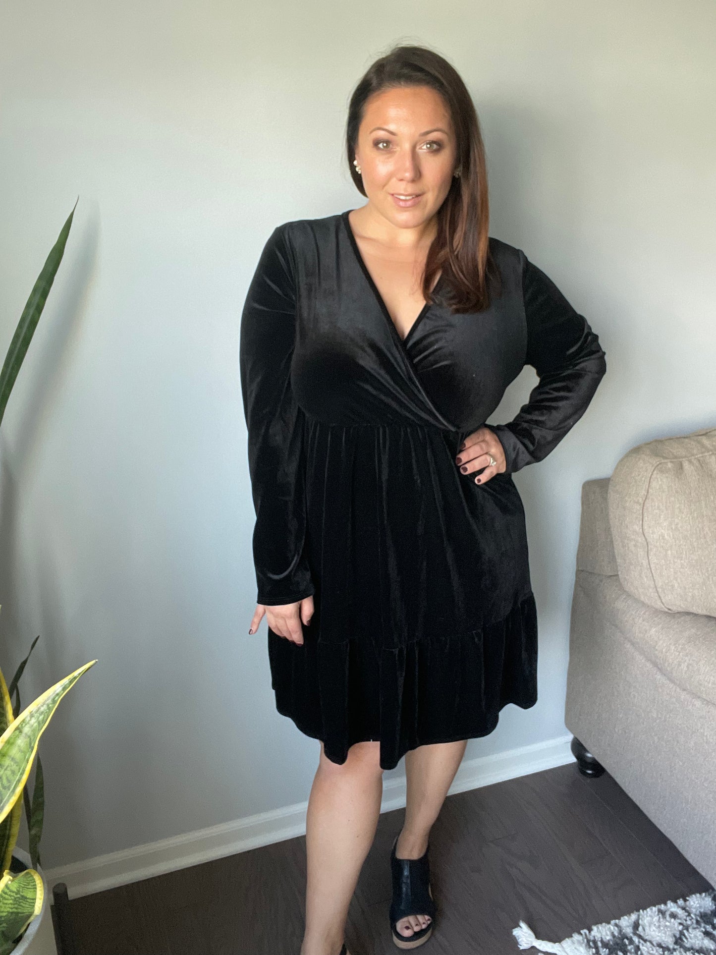 Jentsyn Velvet V-Neck Dress in Black