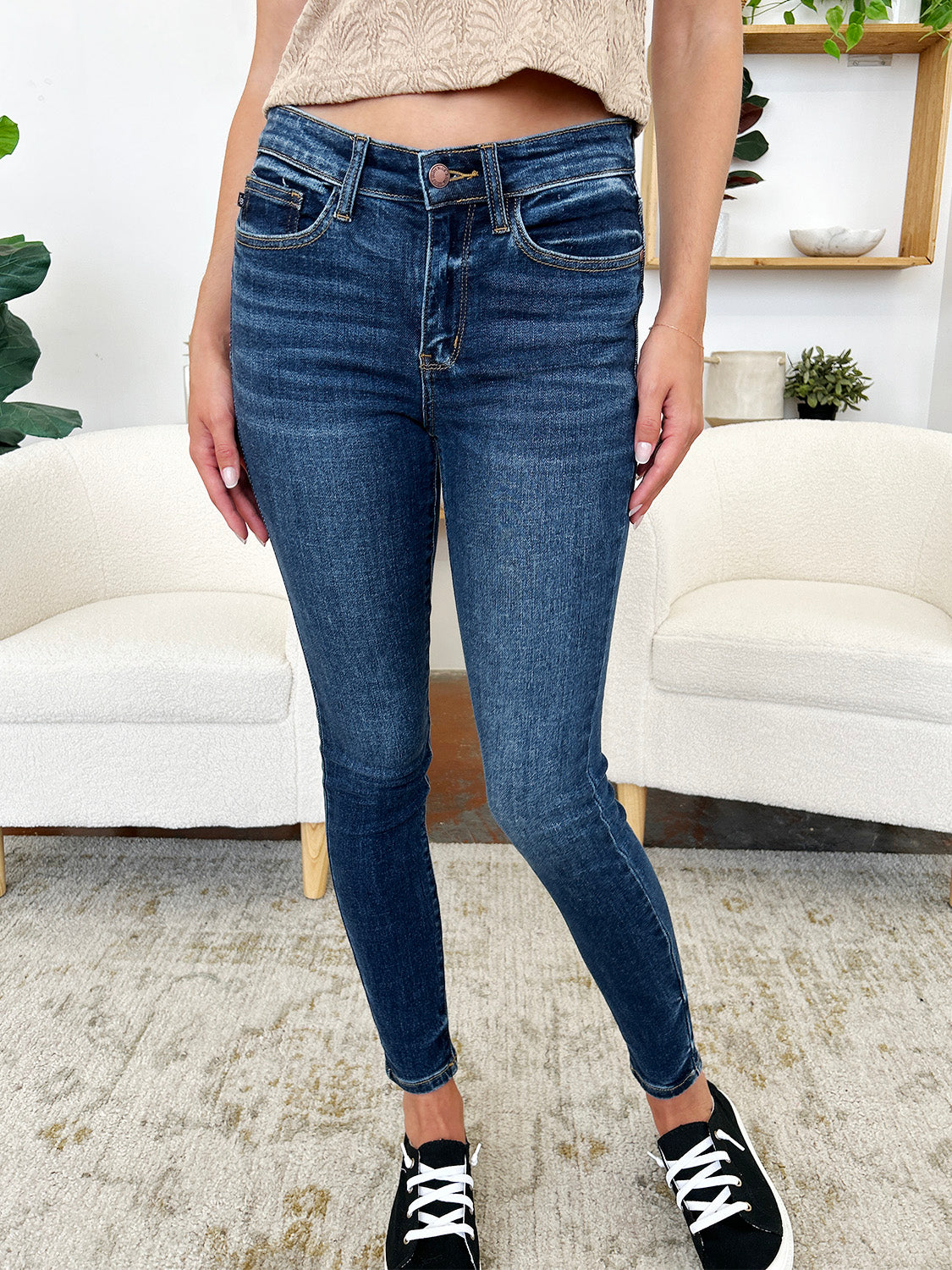 Maxine Classic Mid-Rise Handsand Skinny Jeans