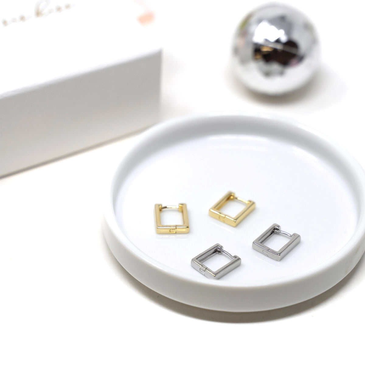 PREORDER Sis Kiss Square Huggies