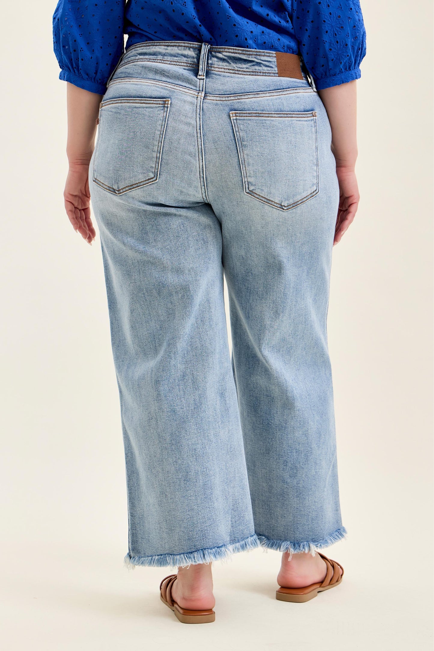 Mary Mid Rise Wide Leg Ankle Fray Hem Jeans