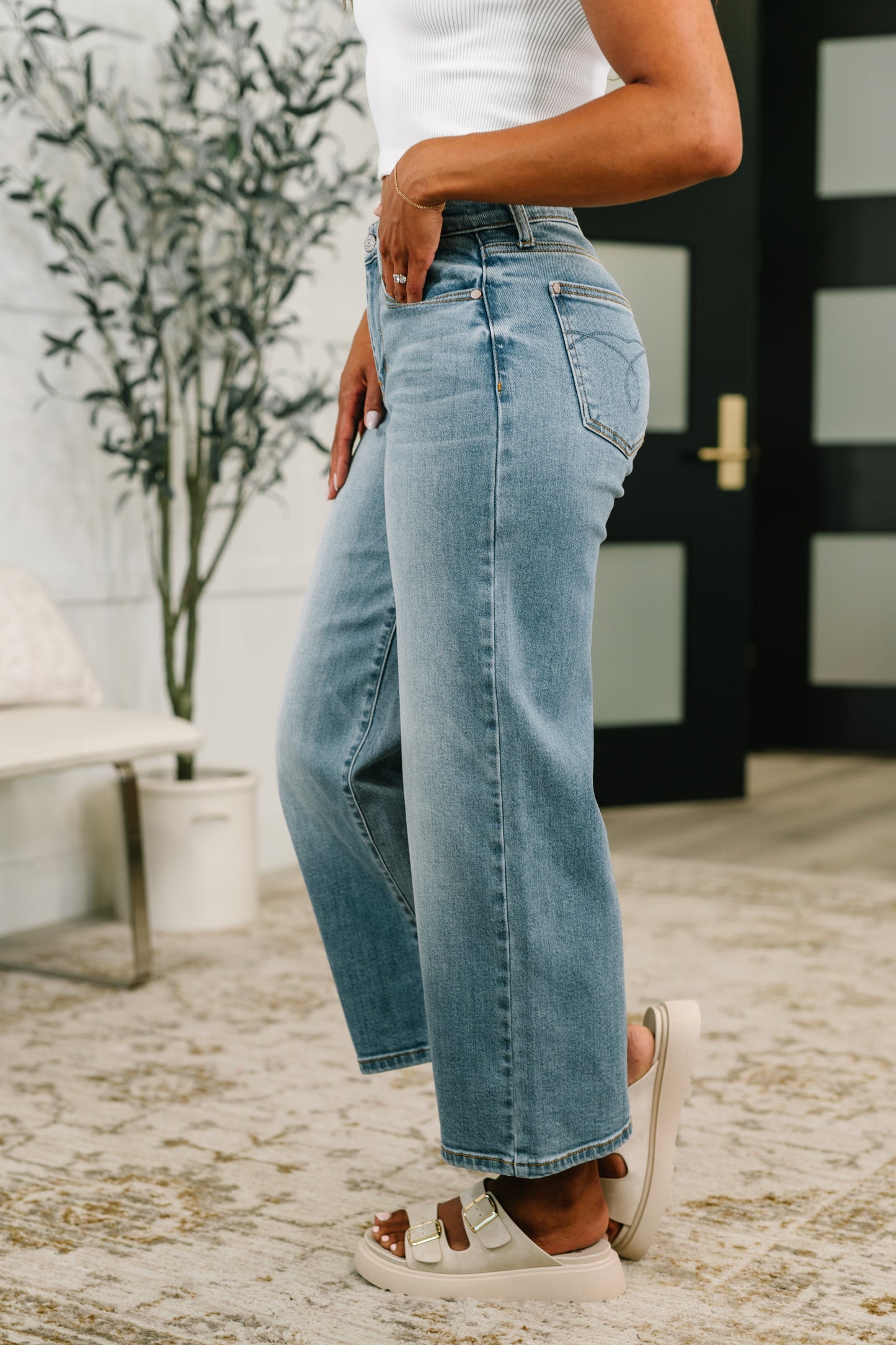 Judy Blue Claudia Mid Rise Wide Leg Ankle Jeans | Medium Wash