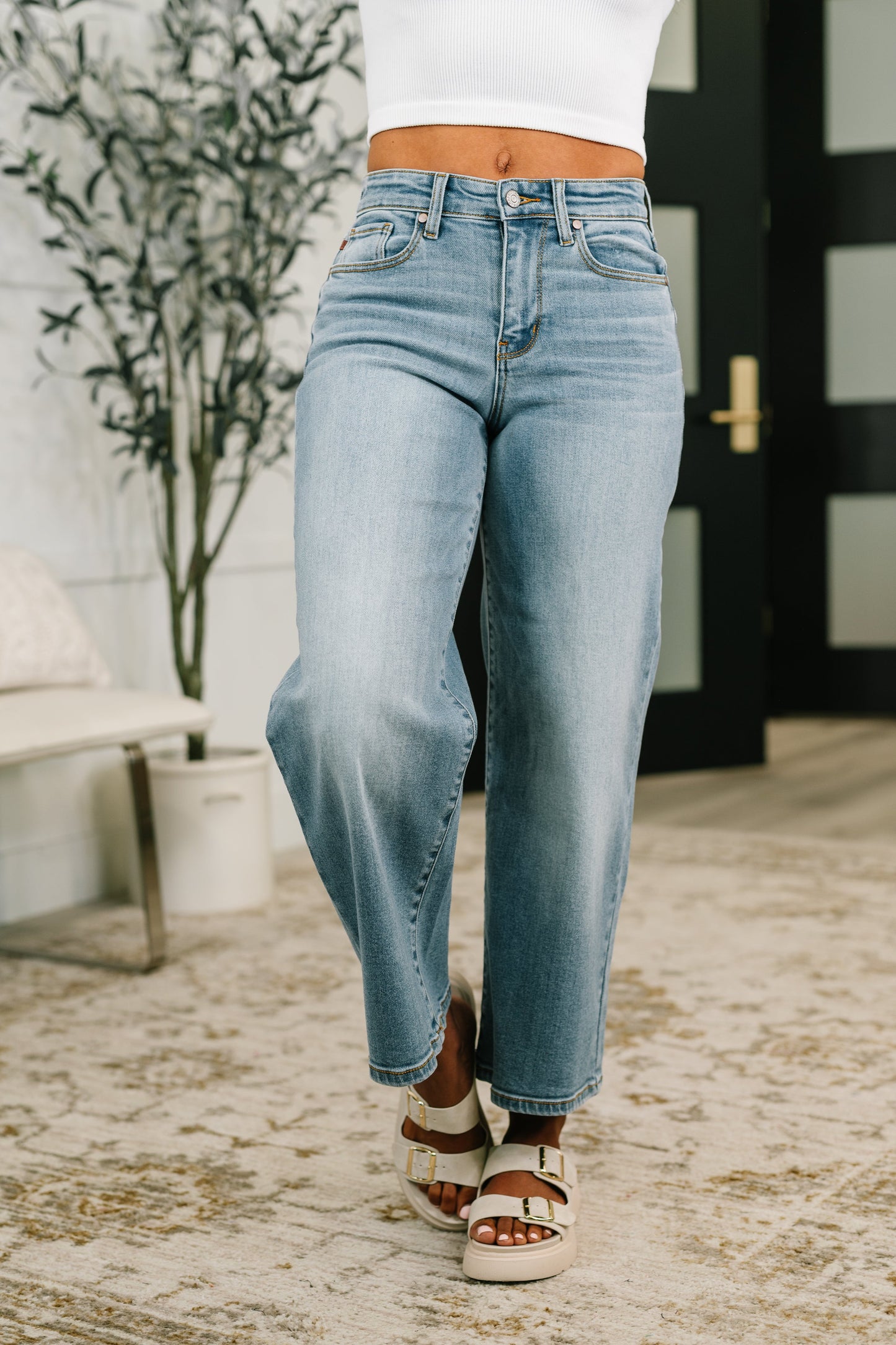 Judy Blue Claudia Mid Rise Wide Leg Ankle Jeans | Medium Wash