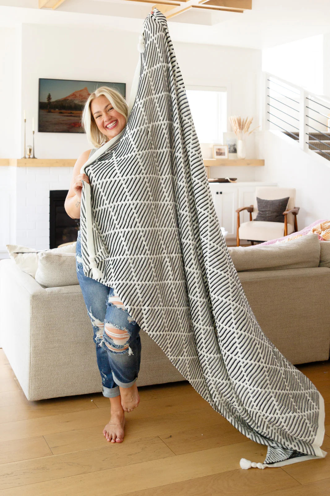 Doorbuster: Everett Blanket Single Cuddle Size in Black & White