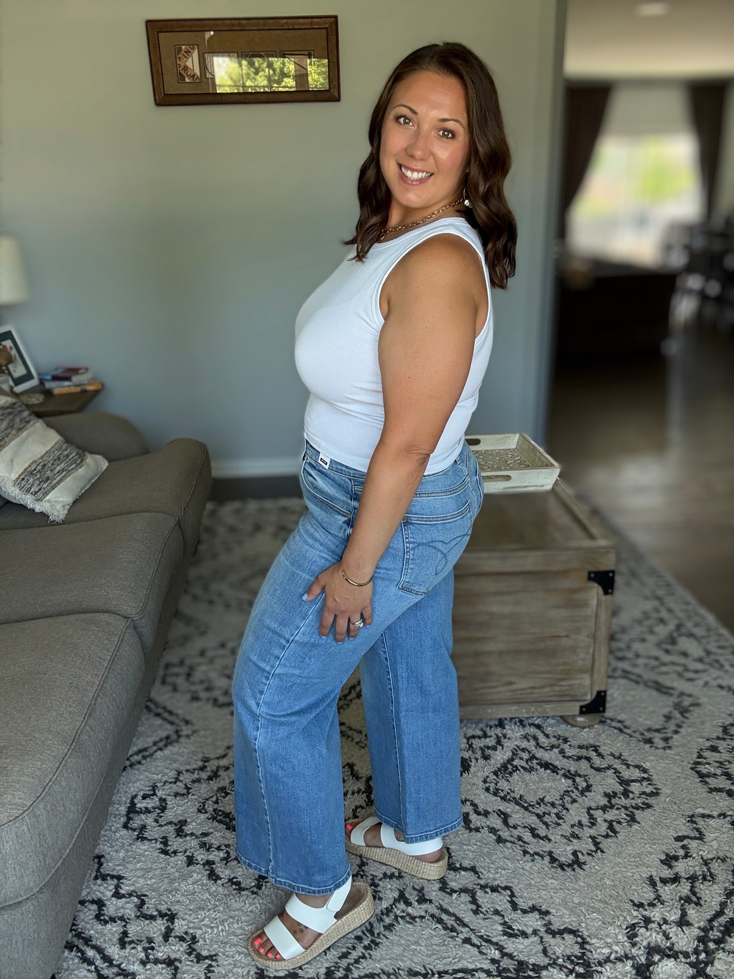 Judy Blue Claudia Mid Rise Wide Leg Ankle Jeans | Medium Wash