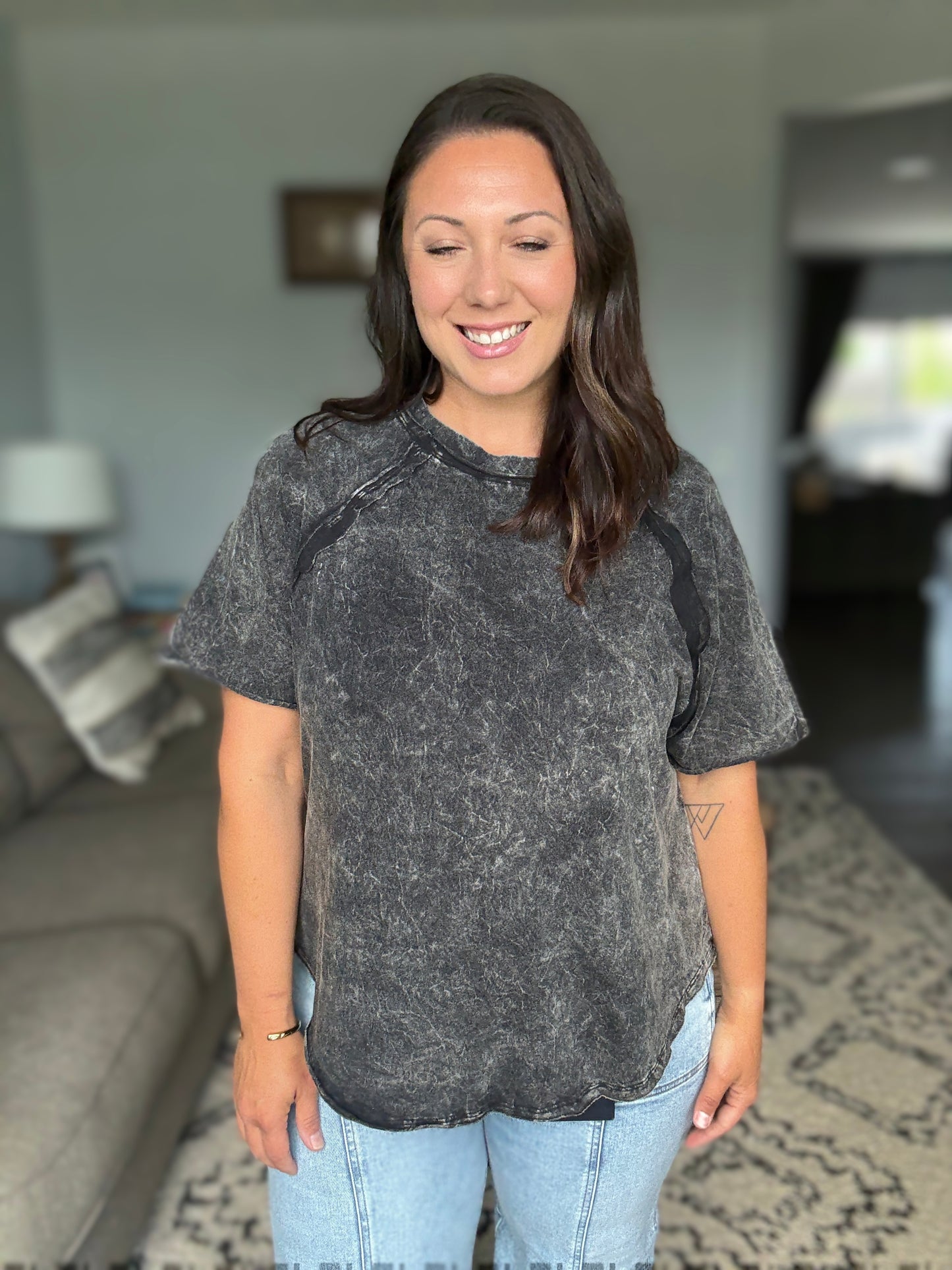 I've Got Your Back Crinkle Washed Raglan Sleeve Tee in Vintage Black