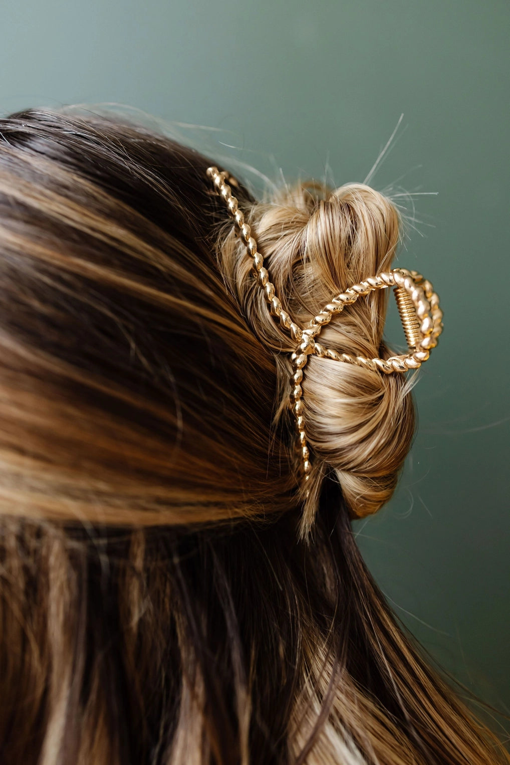 Preorder: Shop Andi Twisted Gold Claw Clip