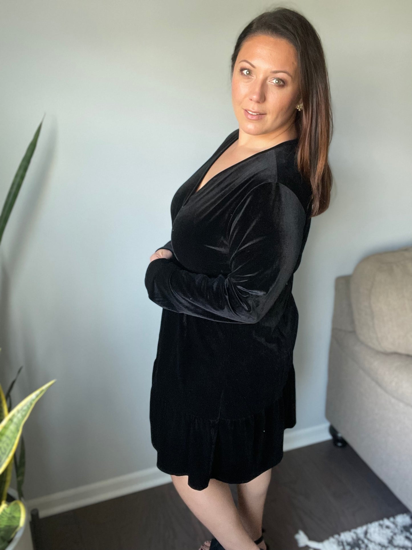 Jentsyn Velvet V-Neck Dress in Black